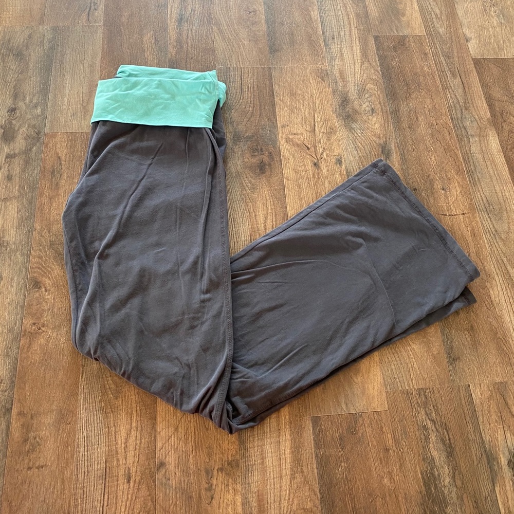Women’s yoga pants